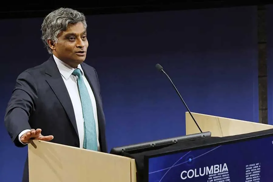 photo of Garud Iyengar speaking at a lecturn