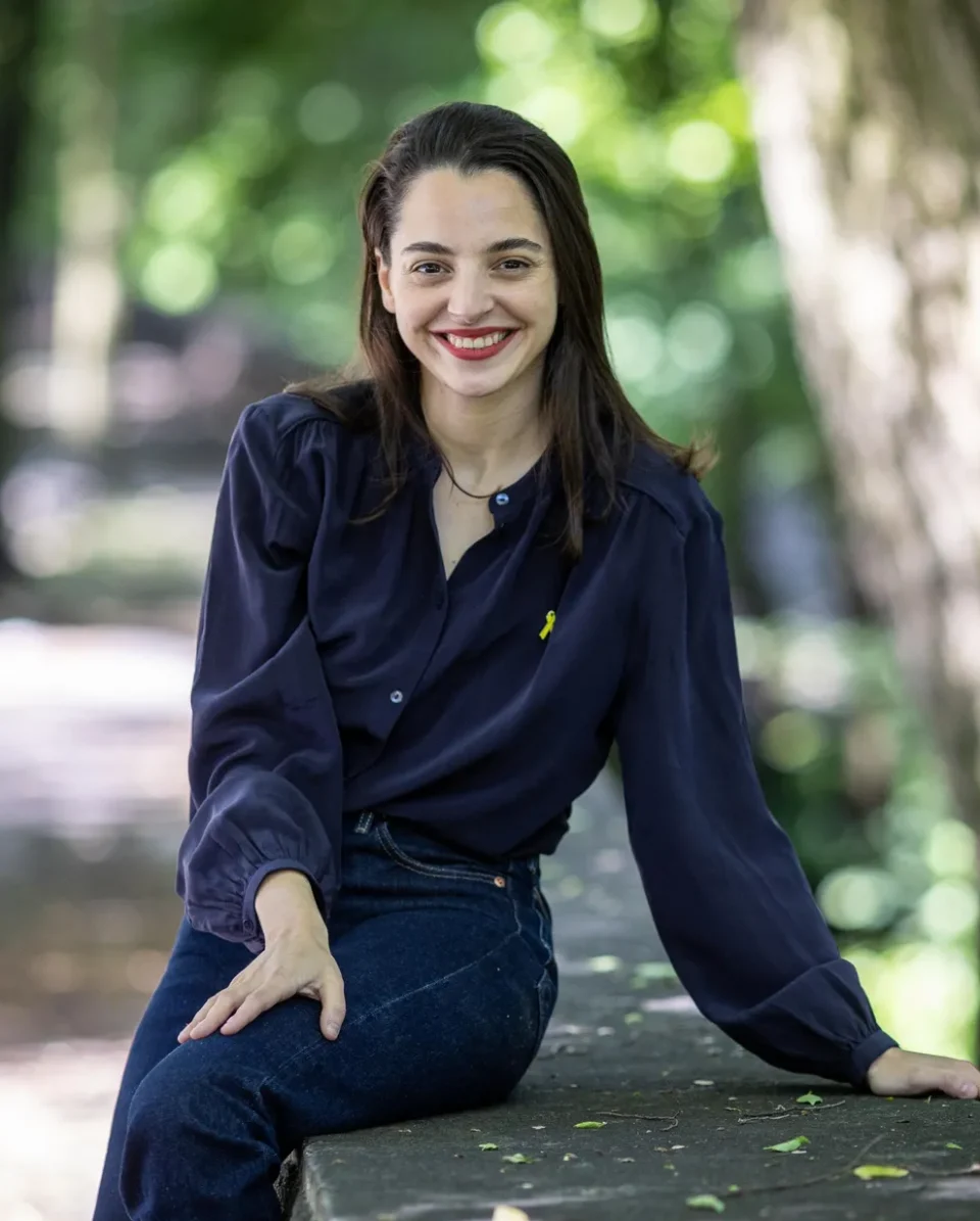 Shir Raviv Headshot